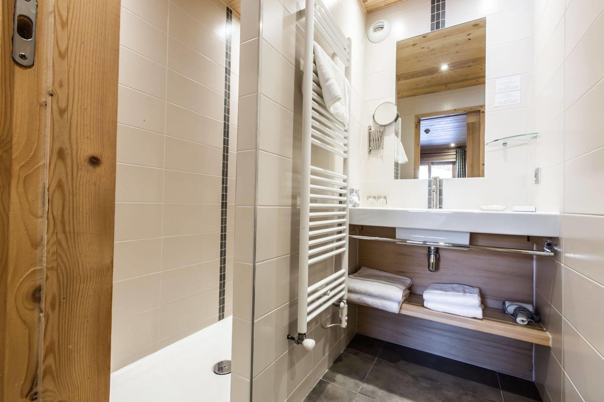 Hotel Spa Crychar เลส์เฌต์ ภายนอก รูปภาพ